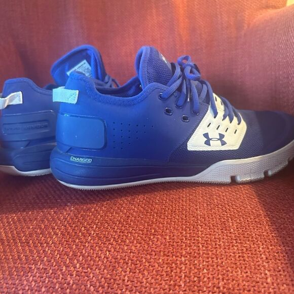 EUC UA Sneakers 9.5 - Picture 1 of 5